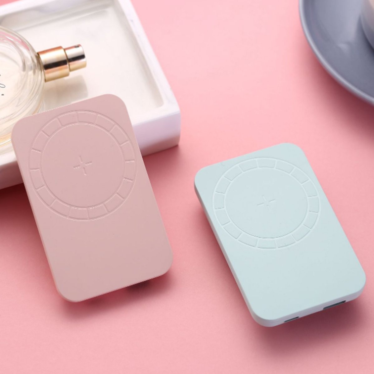 Wireless Magnetic Charger And Power Bank For iPhone